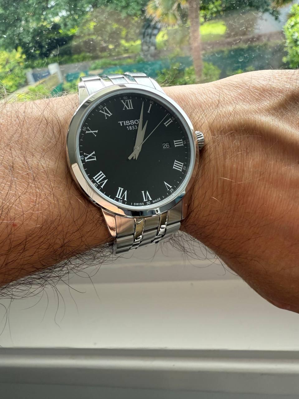 Reloj pulsera tissot, numerales romanos, en hora.